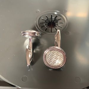 J. Ver men’s or women’s cuff links